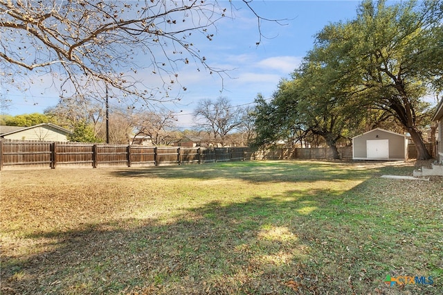 view of yard with a shed