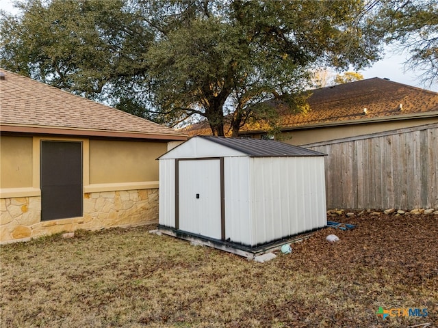 view of outdoor structure with a yard