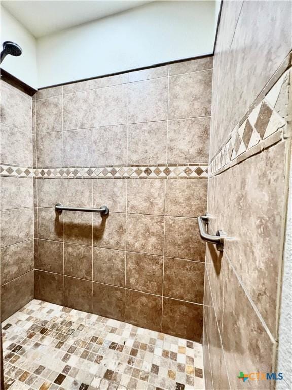 full bath featuring a tile shower