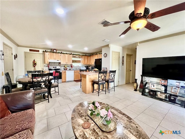 living room with light tile patterned floors, ornamental molding, a ceiling fan, and recessed lighting