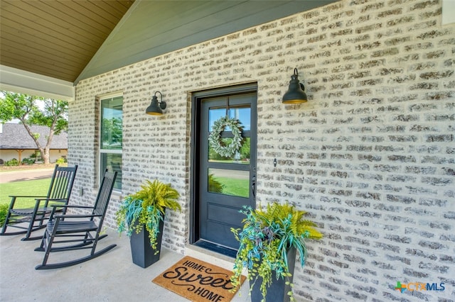 doorway to property with covered porch