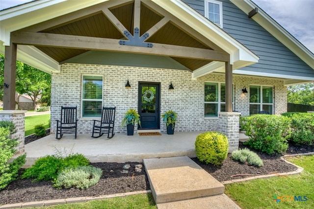 entrance to property featuring a porch