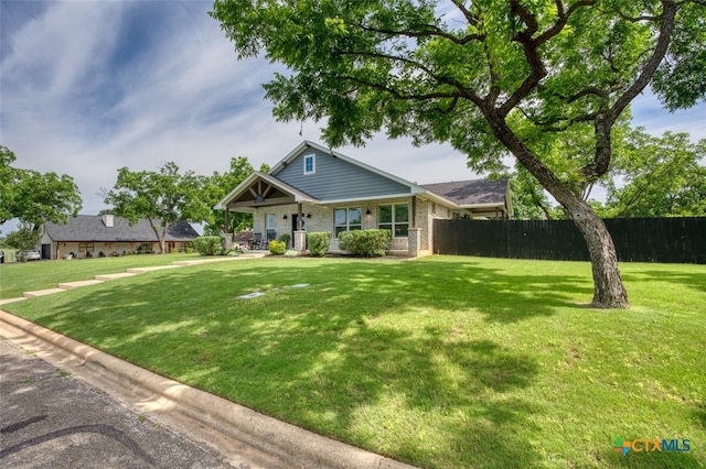 view of front of home featuring a front yard