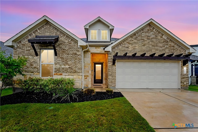 view of front of house featuring a lawn and a garage