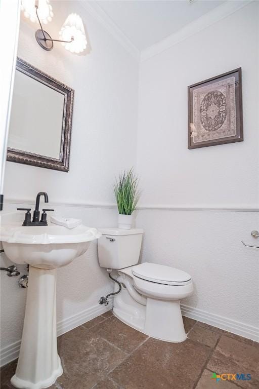 2788 Morning Moon, New Braunfels, TX 78132 - bathroom featuring ornamental molding, toilet, baseboards, and stone finish floors