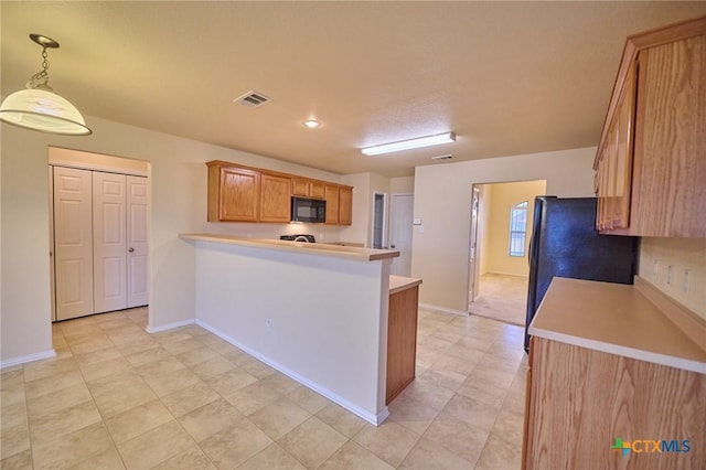 kitchen featuring kitchen peninsula and decorative light fixtures