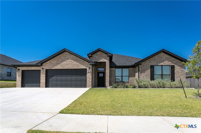 view of front of house featuring a front lawn and a garage