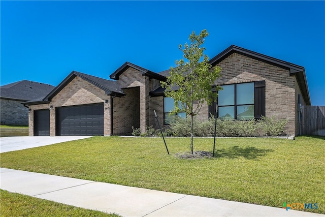 view of front facade featuring a garage and a front yard