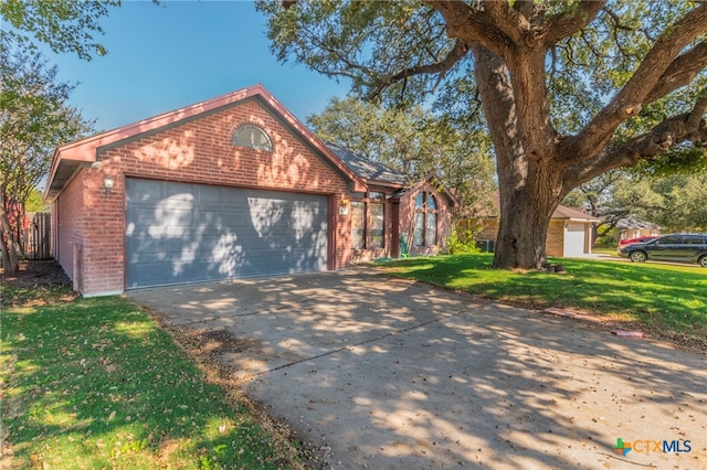 view of front of house featuring a garage and a front yard