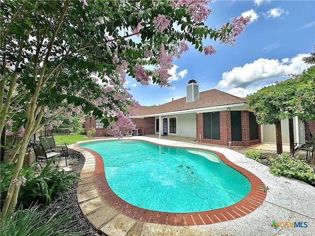 209 Westbrook Dr, Victoria, TX 77904 - swimming pool featuring a patio