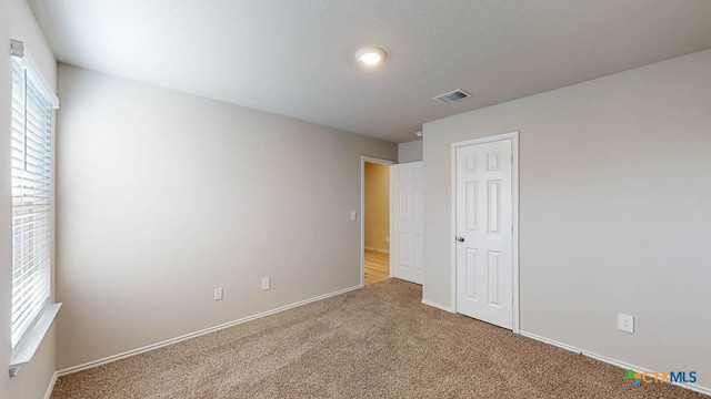 unfurnished room featuring carpet floors