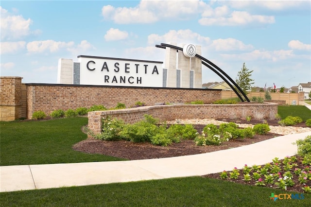 community / neighborhood sign featuring a lawn