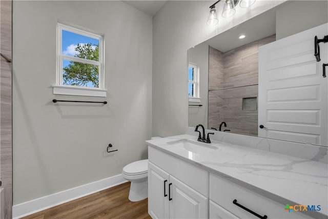 113 Cobblestone Ln, Burnet, TX 78611 - bathroom featuring baseboards, toilet, vanity, and wood finished floors