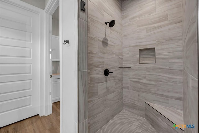 113 Cobblestone Ln, Burnet, TX 78611 - full bath featuring wood finished floors and tiled shower