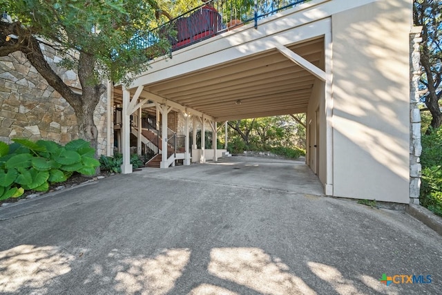 view of vehicle parking featuring a carport