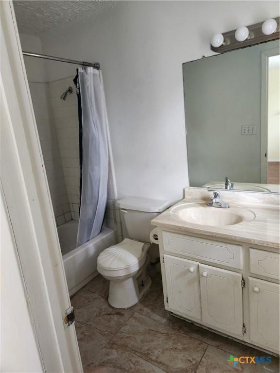 full bathroom with a textured ceiling, shower / tub combo, vanity, and toilet