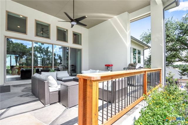 view of patio featuring an outdoor hangout area and ceiling fan