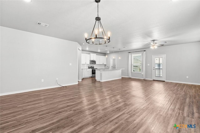 7917 Purvis St, Temple, TX 76502 - unfurnished living room featuring dark wood-type flooring, a chandelier, a ceiling fan, and recessed lighting