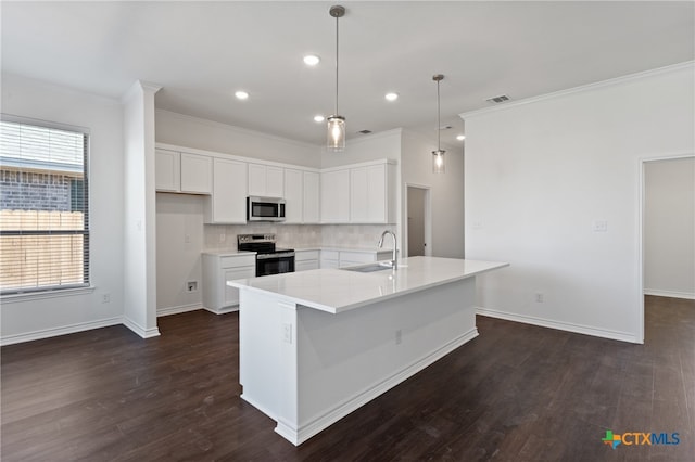 kitchen with a kitchen island with sink, white cabinets, sink, appliances with stainless steel finishes, and decorative light fixtures