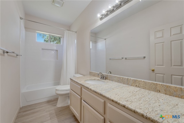 1763 Oak Gln, New Braunfels, TX 78132 - bathroom featuring shower / tub combo, vanity, and wood finished floors