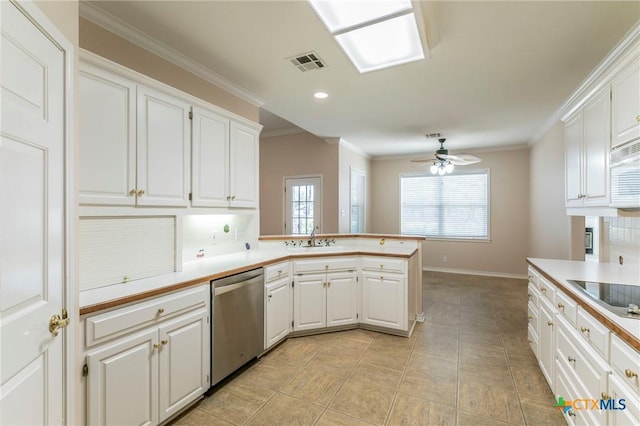 kitchen featuring visible vents, dishwasher, a peninsula, a ceiling fan, and a sink