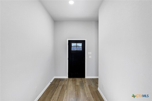 9923 Loma Alta Cir, Converse, TX 78109 - entryway with wood finished floors and recessed lighting