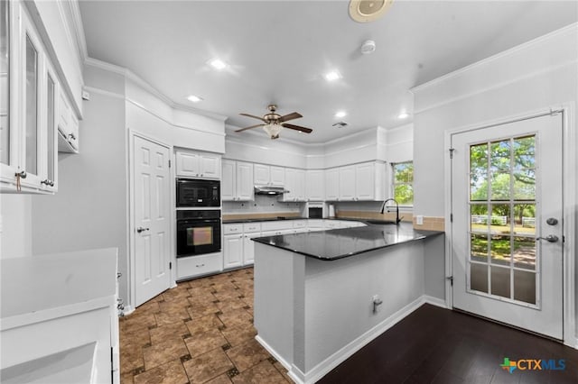 1546 W Fm 93rd Hwy Unit 207, Temple, TX 76502 - kitchen with black appliances, ornamental molding, a peninsula, white cabinetry, and a sink