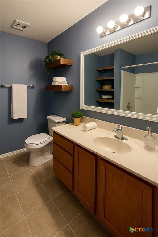 7611 Presidio Crk, Boerne, TX 78015 - walk in closet with carpet floors