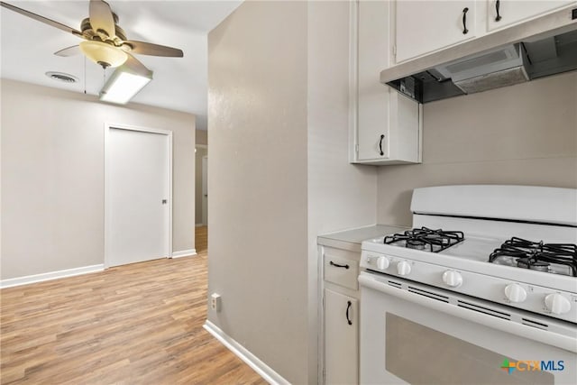 kitchen with visible vents, white range with gas cooktop, ceiling fan, light wood-type flooring, and under cabinet range hood