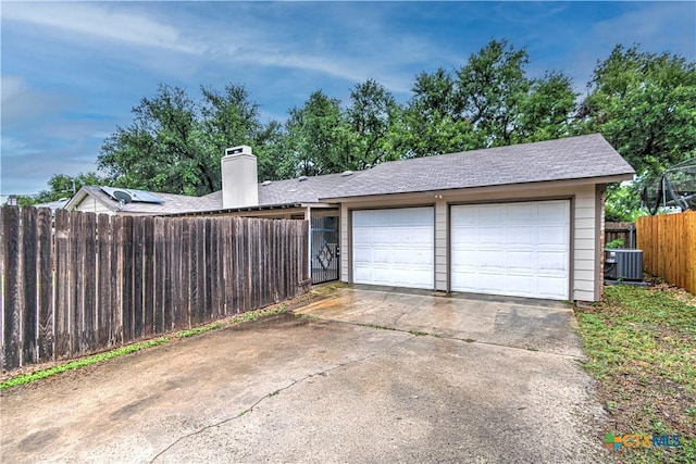 2006 Canyon Creek Dr, Temple, TX 76502 - garage with driveway