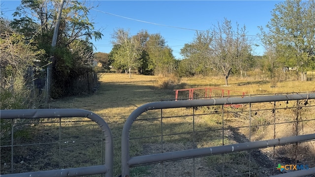 view of yard featuring a rural view