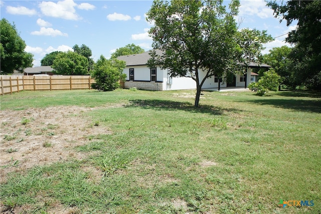 view of yard with a patio