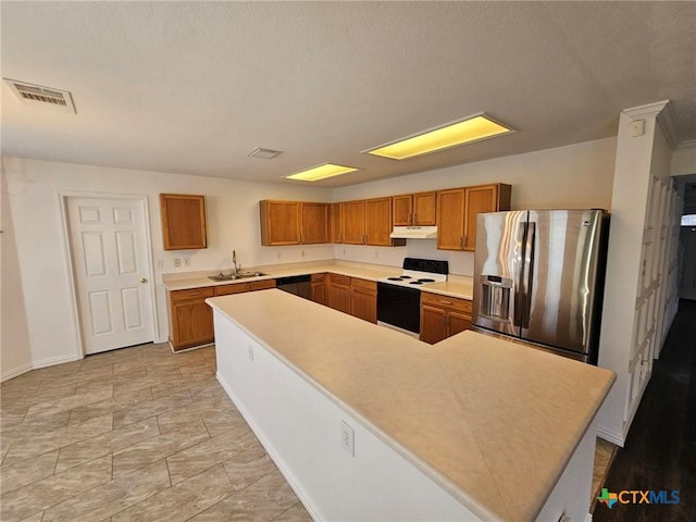 kitchen featuring a kitchen island, appliances with stainless steel finishes, and sink