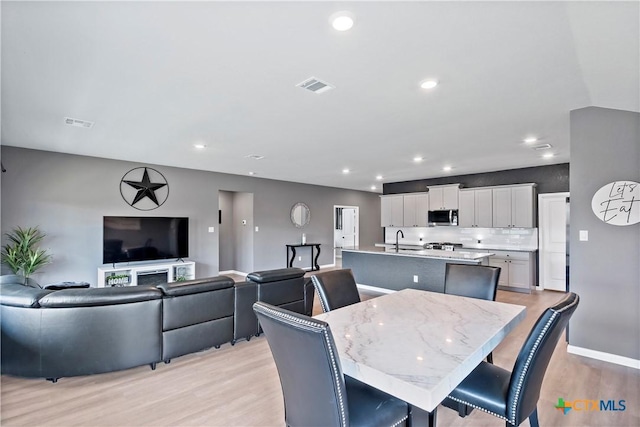 dining area featuring visible vents, recessed lighting, light wood finished floors, and baseboards