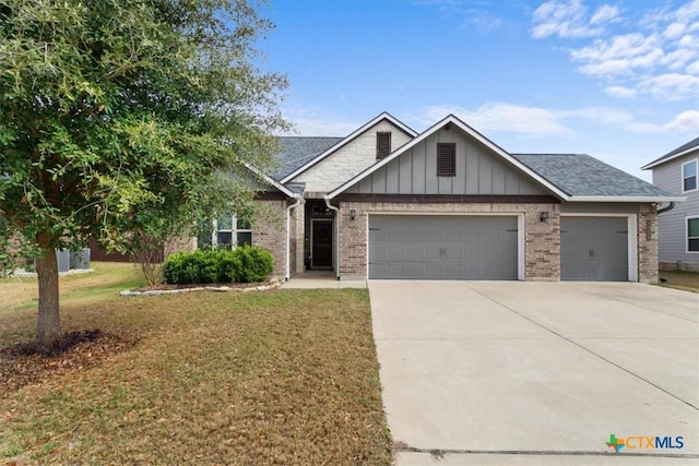 view of front of house featuring a garage and a front yard