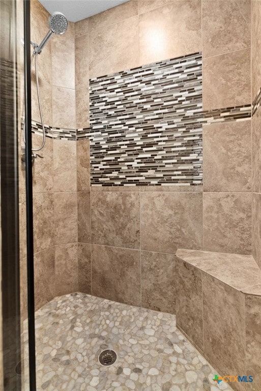 bathroom featuring a tile shower