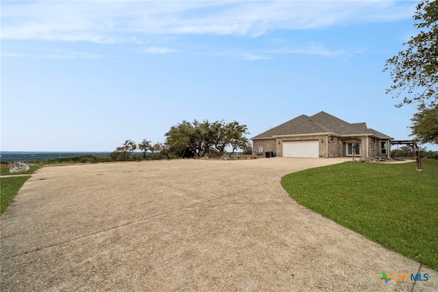 view of front of home featuring driveway, a garage, brick siding, and a front yard