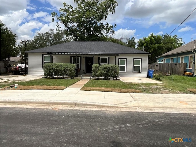 1210 N Milam St, Seguin, TX 78155 - view of bungalow
