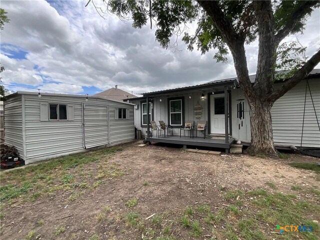 1210 N Milam St, Seguin, TX 78155 - view of front of house featuring covered porch and an outbuilding