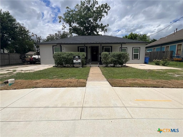 1210 N Milam St, Seguin, TX 78155 - view of bungalow-style home