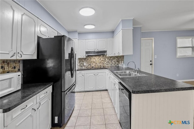 104 Salisbury Ln, Victoria, TX 77904 - kitchen featuring a sink, black appliances, a peninsula, under cabinet range hood, and dark countertops