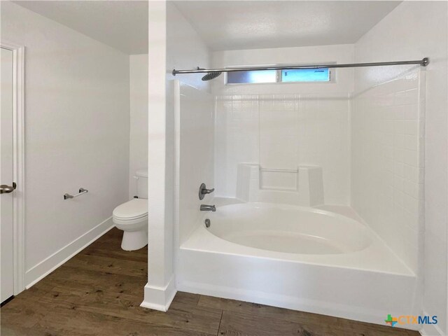 5004 Imperial Eagle Dr, Killeen, TX 76549 - bathroom with shower / bathing tub combination, toilet, wood finished floors, and baseboards