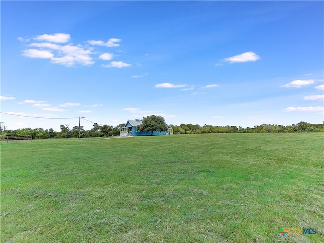 view of yard featuring a rural view