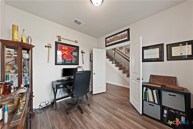 810 Mclaury Cv, Killeen, TX 76542 - home office with baseboards, visible vents, and wood finished floors