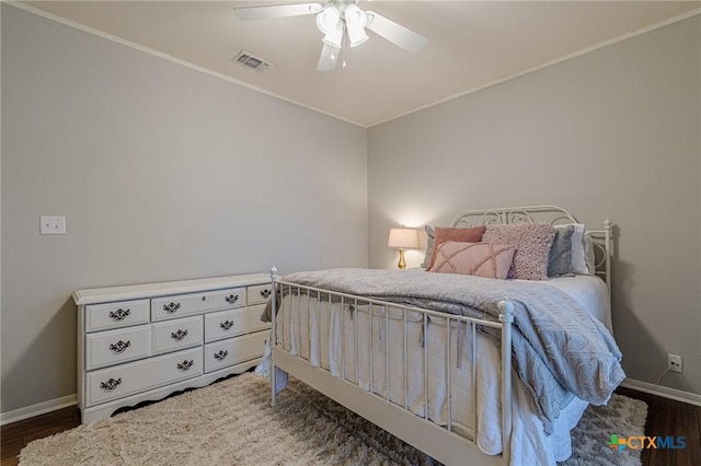 806 Northstar Loop, New Braunfels, TX 78130 - bedroom featuring baseboards, wood finished floors, a ceiling fan, and crown molding