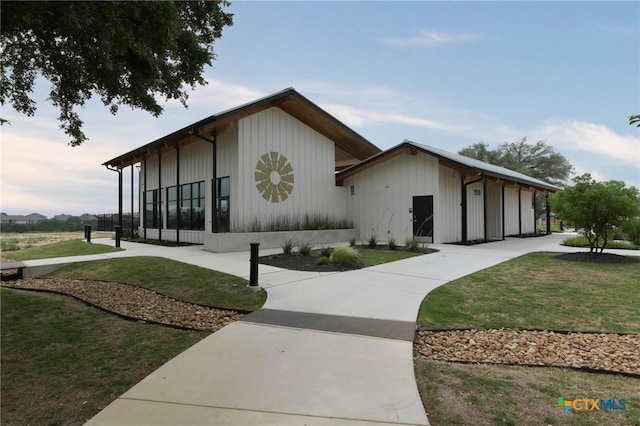 1531 Esser Xing, Canyon Lake, TX 78132 - view of front of house with a front yard