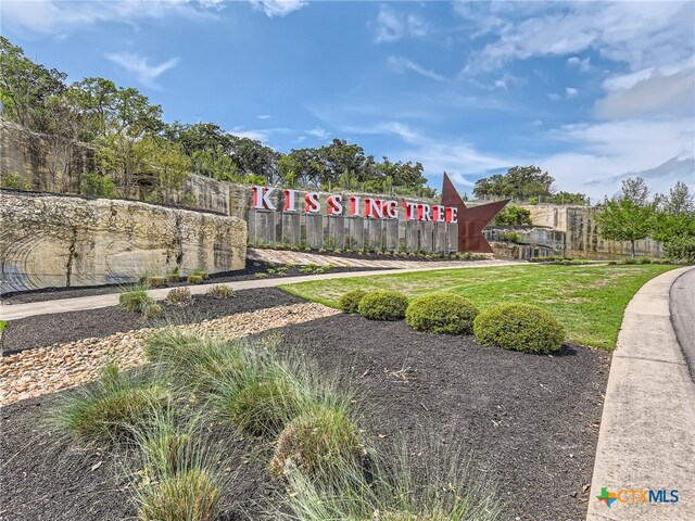 community sign featuring a lawn