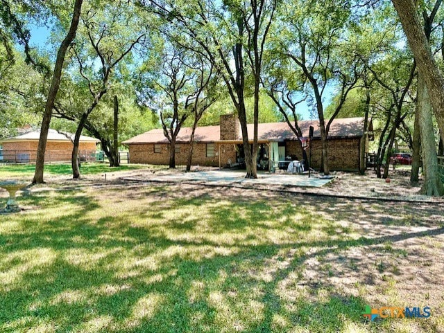 view of yard featuring a patio