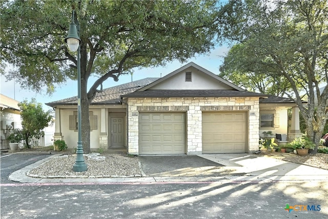 view of front facade featuring a garage