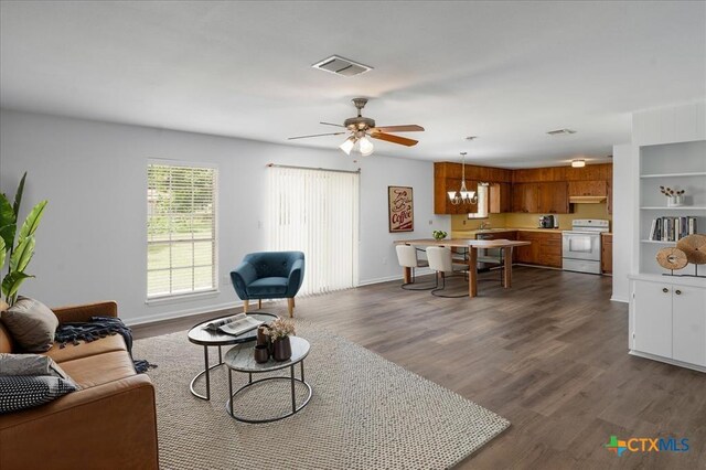 114 Pecan Dr, Elgin, TX 78621 - photo 5